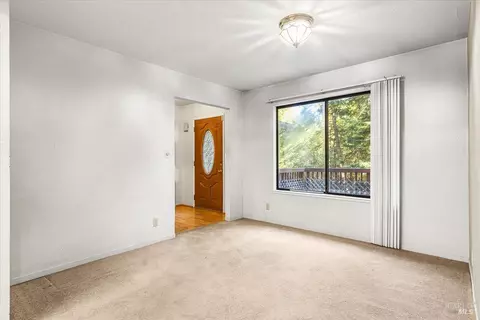 Living - 25042 Robin Pl, Willits, CA 95490 photo 2 of 8