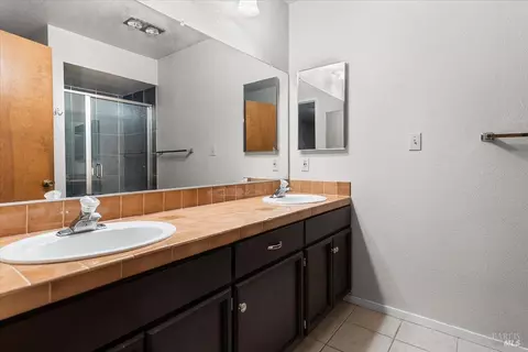 Bath - 25042 Robin Pl, Willits, CA 95490 photo 1 of 2