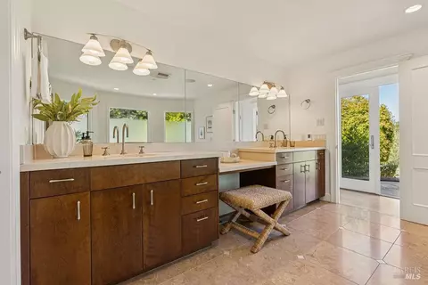 Bath - 90 Taylor Rd, Tiburon, CA 94920 photo 2 of 3