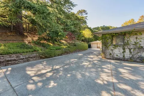 Exterior - 90 Taylor Rd, Tiburon, CA 94920 photo 13 of 14