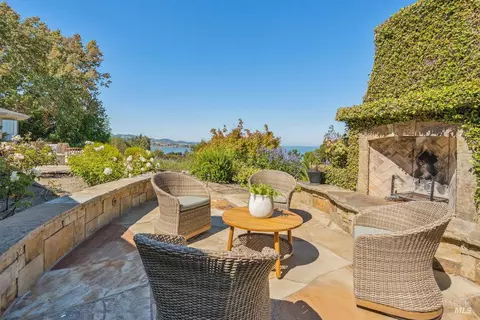 Exterior - 90 Taylor Rd, Tiburon, CA 94920 photo 7 of 14