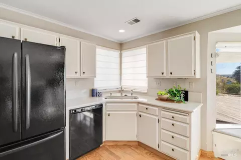 Kitchen - 108 James River Rd, Vallejo, CA 94591 photo 4 of 5