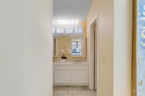 Entry Way - 108 James River Rd, Vallejo, CA 94591 photo 6 of 8