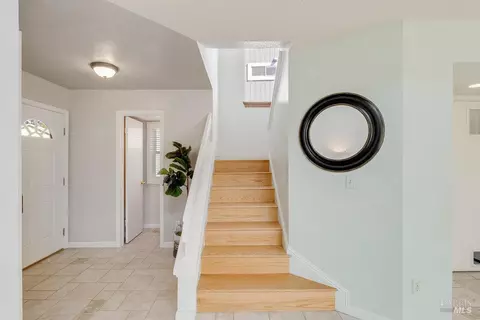 Entry Way - 108 James River Rd, Vallejo, CA 94591 photo 4 of 8