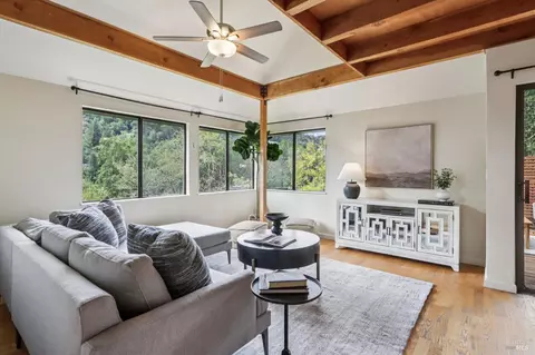 32 Glen Dr, Fairfax, CA 94930