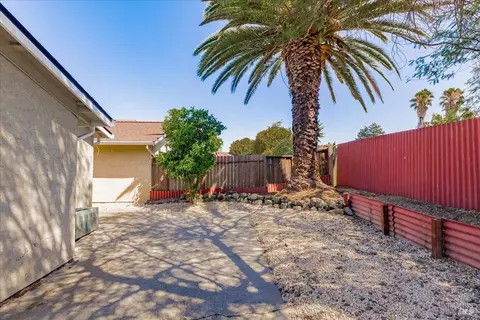Exterior - 987 Daniel St, Fairfield, CA 94533 photo 3 of 18