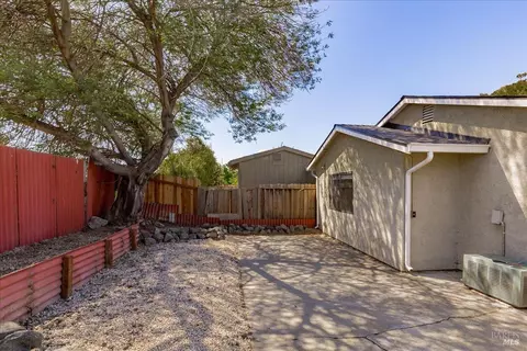 Exterior - 987 Daniel St, Fairfield, CA 94533 photo 10 of 18