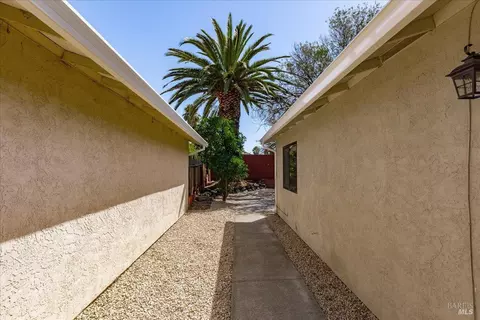 Exterior - 987 Daniel St, Fairfield, CA 94533 photo 4 of 18