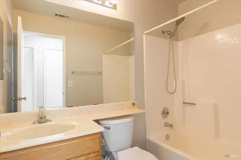 Bath - 987 Daniel St, Fairfield, CA 94533 photo 1 of 2