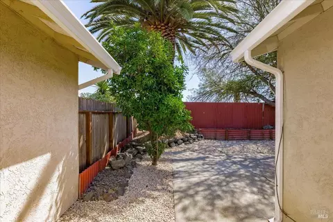 Exterior - 987 Daniel St, Fairfield, CA 94533 photo 5 of 18