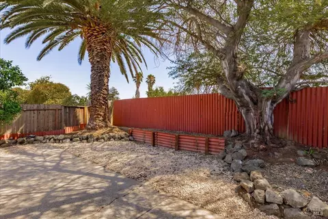 Exterior - 987 Daniel St, Fairfield, CA 94533 photo 13 of 18