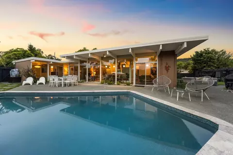 686 Barberry Ln, San Rafael, CA 94903