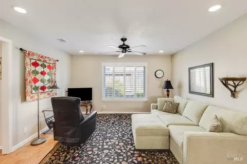Living - 509 Solano Dr, Benicia, CA 94510 photo 2 of 2