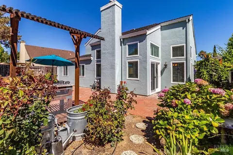 Exterior - 509 Solano Dr, Benicia, CA 94510 photo 9 of 20