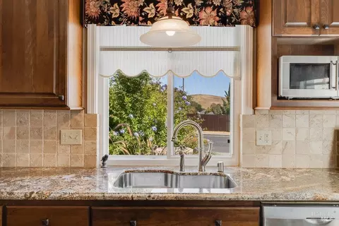 Kitchen - 509 Solano Dr, Benicia, CA 94510 photo 4 of 7