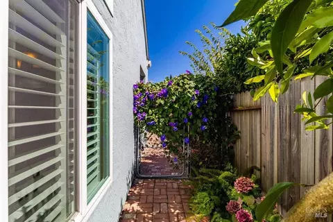 Exterior - 509 Solano Dr, Benicia, CA 94510 photo 18 of 20