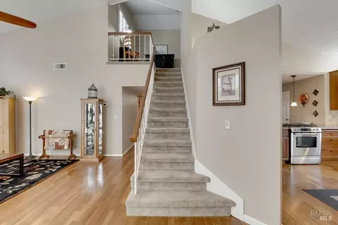 Entry Way - 509 Solano Dr, Benicia, CA 94510 photo 3 of 4