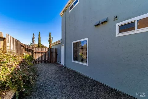 Exterior - 509 Solano Dr, Benicia, CA 94510 photo 13 of 20