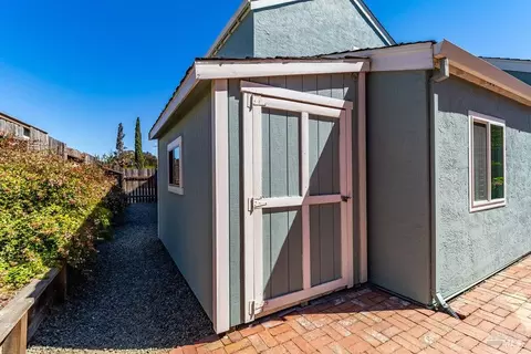 Exterior - 509 Solano Dr, Benicia, CA 94510 photo 12 of 20