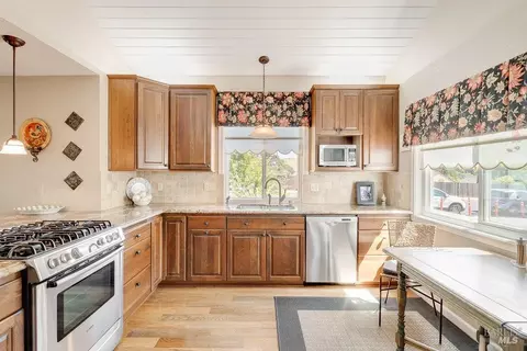 Kitchen - 509 Solano Dr, Benicia, CA 94510 photo 2 of 7