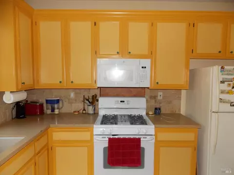 Kitchen - 1349 Golf Course Dr, Windsor, CA 95492 photo 4 of 4