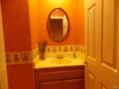 Bath - 1349 Golf Course Dr, Windsor, CA 95492 photo 1 of 5