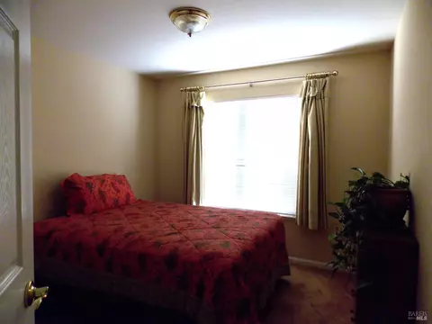 Bedroom - 1349 Golf Course Dr, Windsor, CA 95492 photo 1 of 4