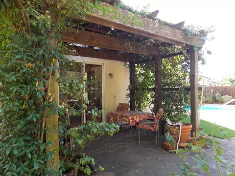 Exterior - 1349 Golf Course Dr, Windsor, CA 95492 photo 5 of 13