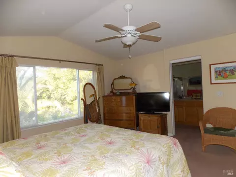 Bedroom - 1349 Golf Course Dr, Windsor, CA 95492 photo 3 of 4