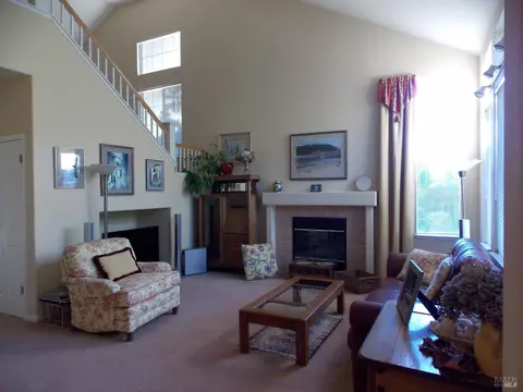 Living - 1349 Golf Course Dr, Windsor, CA 95492 photo 2 of 4