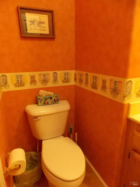 Bath - 1349 Golf Course Dr, Windsor, CA 95492 photo 2 of 5