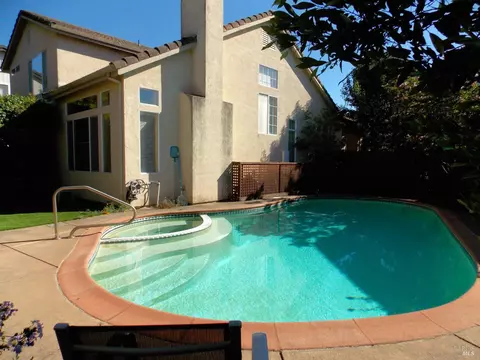 Exterior - 1349 Golf Course Dr, Windsor, CA 95492 photo 9 of 13
