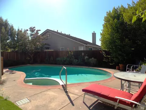 Exterior - 1349 Golf Course Dr, Windsor, CA 95492 photo 11 of 13