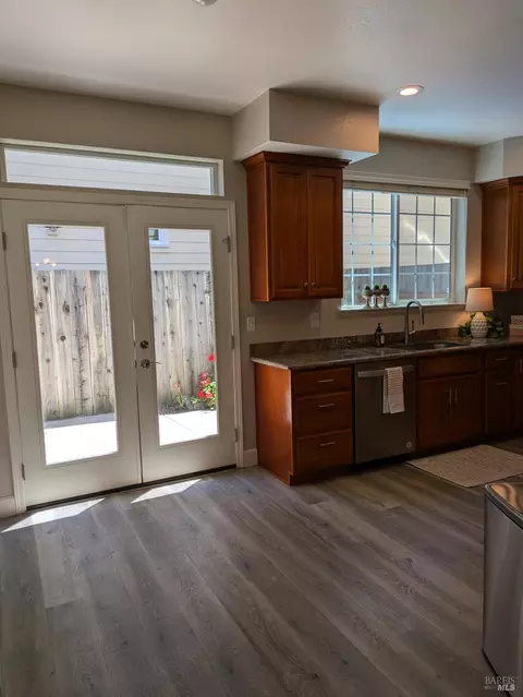 Kitchen - 14619 Jomark Ln, Occidental, CA 95465 photo 2 of 2
