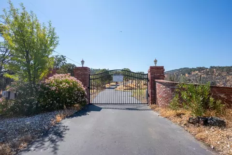 1320 Headlands Dr, Napa, CA 94558