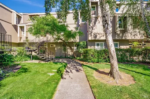 7767 Camino Colegio Dr, Rohnert Park, CA 94928