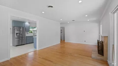 Living - 85 Clausing Ct, Novato, CA 94945 photo 4 of 4