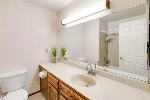 Bath - 367 Darley Dr, Vallejo, CA 94591 photo 3 of 3