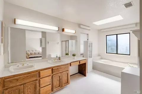 Bath - 367 Darley Dr, Vallejo, CA 94591 photo 1 of 3