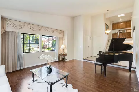 Living - 367 Darley Dr, Vallejo, CA 94591 photo 3 of 4