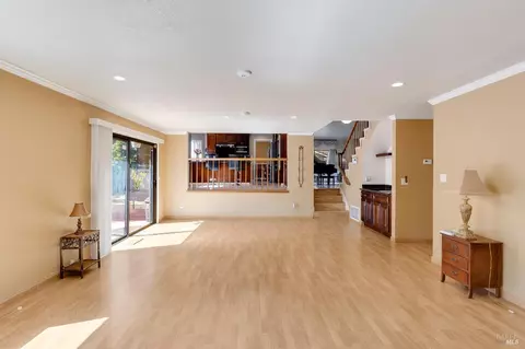 Living - 367 Darley Dr, Vallejo, CA 94591 photo 4 of 4