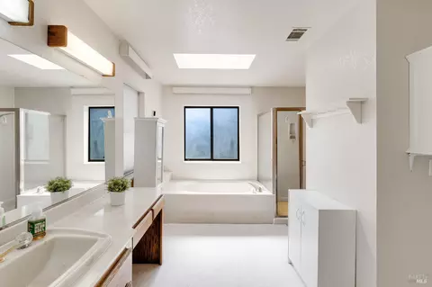 Bath - 367 Darley Dr, Vallejo, CA 94591 photo 2 of 3
