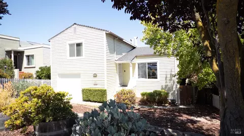 Exterior - 28 D St, Vallejo, CA 94590 photo 5 of 10