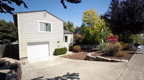 Exterior - 28 D St, Vallejo, CA 94590 photo 2 of 10