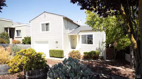 Exterior - 28 D St, Vallejo, CA 94590 photo 4 of 10