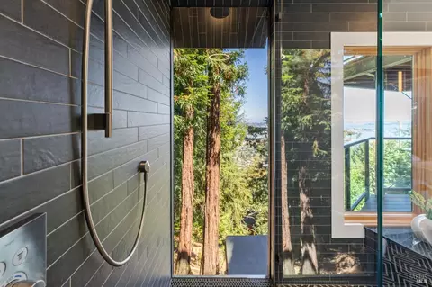 Bath - 404 Summit Dr, Corte Madera, CA 94925 photo 7 of 12