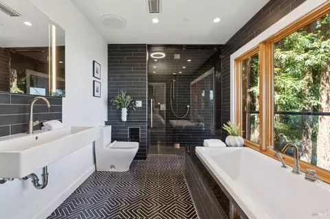 Bath - 404 Summit Dr, Corte Madera, CA 94925 photo 4 of 12