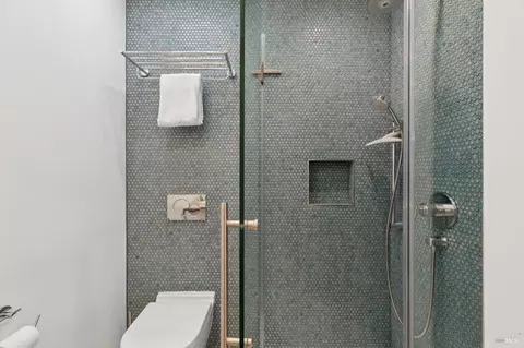 Bath - 404 Summit Dr, Corte Madera, CA 94925 photo 10 of 12