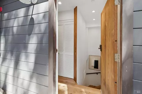 Entry Way - 404 Summit Dr, Corte Madera, CA 94925 photo 7 of 8