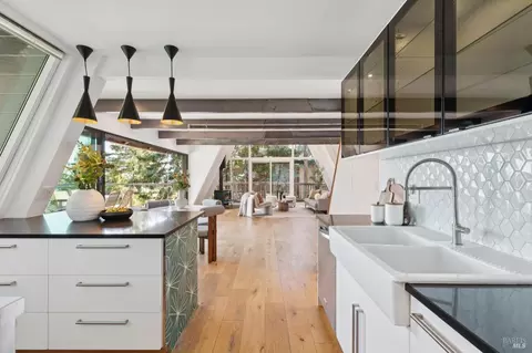 Kitchen - 404 Summit Dr, Corte Madera, CA 94925 photo 5 of 12